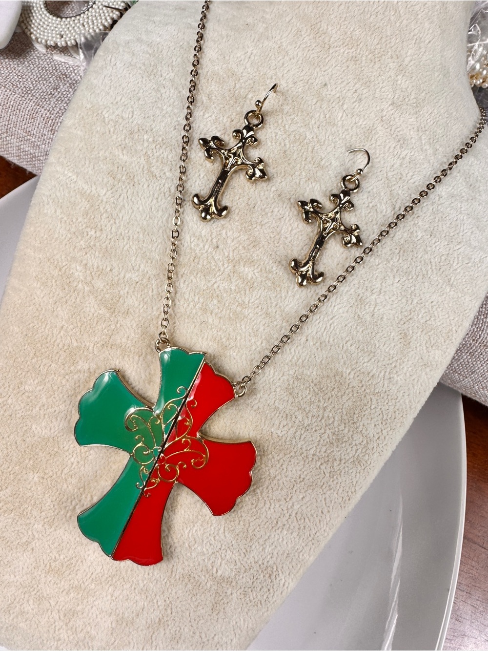 DaVinci Green and Red Enamel Cross Necklace with Gold Accents Set